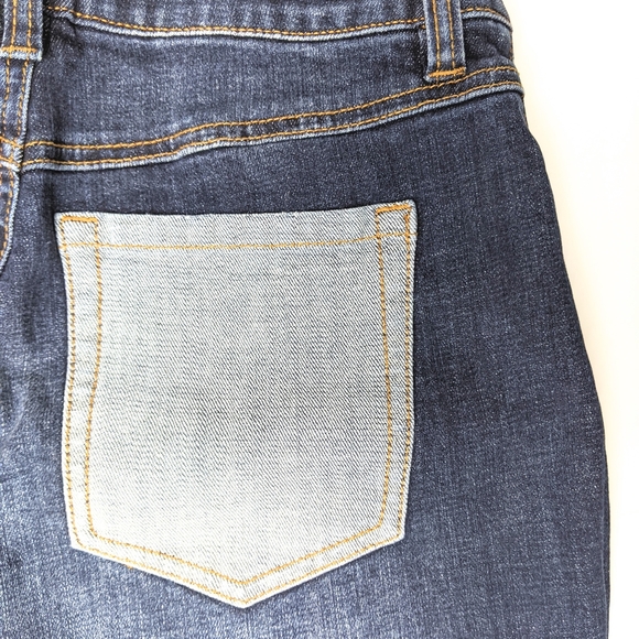 NWOT cAbi Raw Hem Jean Shorts - Picture 4 of 4